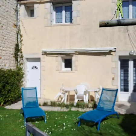 Maison De Village Au Calme Vakantiehuis *