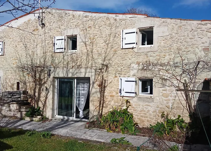 Maison De Village Au Calme ساوجون